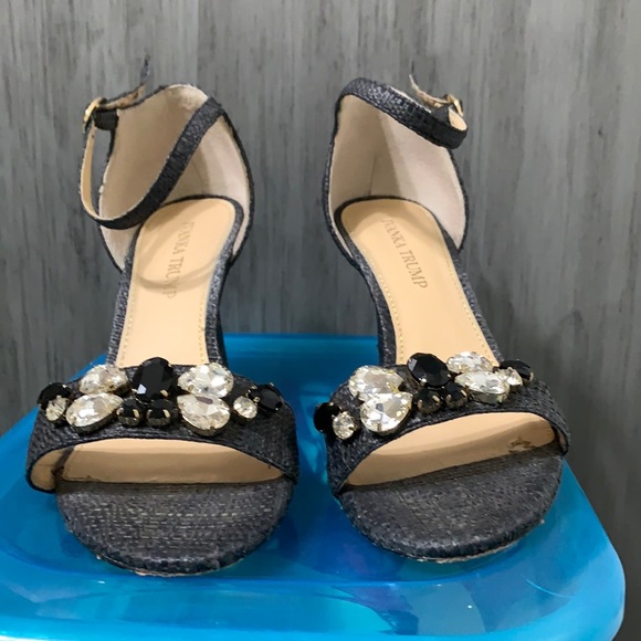 ✨Ivanka Trump Black Size 8 - Picture 1 of 3